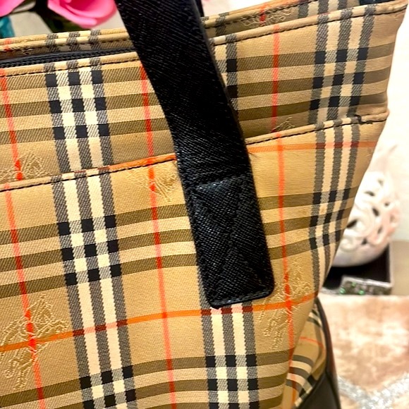 💗AUTHENTIC 💗 BURBERRY tote - Picture 10 of 17